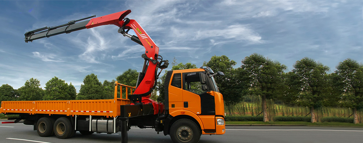 超长起重臂，作业范围更广